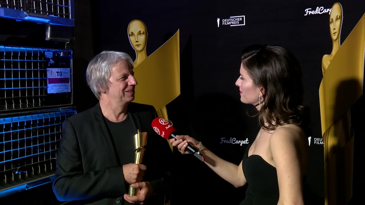Deutscher Filmpreis 2019: Sandra Rieß' führt hinter der Bühne ein Interview mit Andreas Dresen, Gewinner in der Kategorie "Beste Regie" für seine Arbeit an GUNDERMANN!