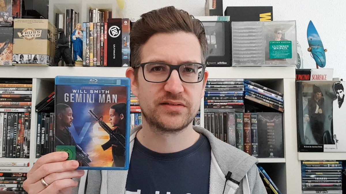 Daniel Schröckert mit der Blu-ray Disc Gemini Man